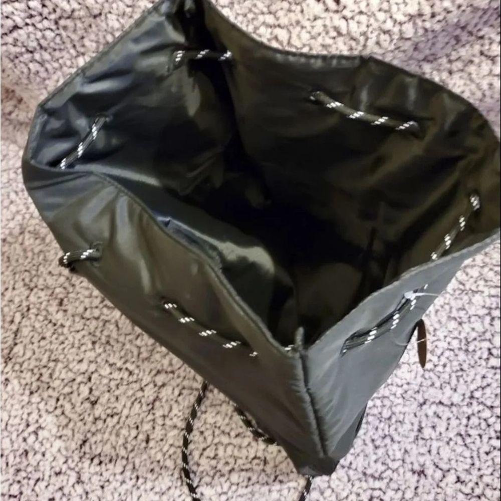 PINK VS Drawstring Backpack - Picture 8 of 9